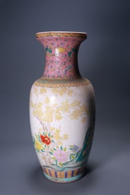 A pastel flower poetry vase of the Republic of China