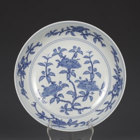 A Ming Dynasty Chenghua blue and white broken branch flower pattern plate