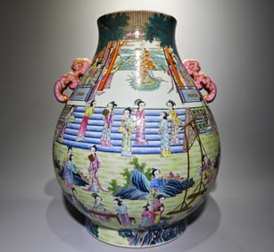 A pastel Baimeitu double bat ear rich tube bottle made in the Qianlong period of the Qing Dynasty