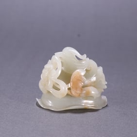 A piece of Hetian jade auspicious bird furnace cauldron of the Qing Dynasty