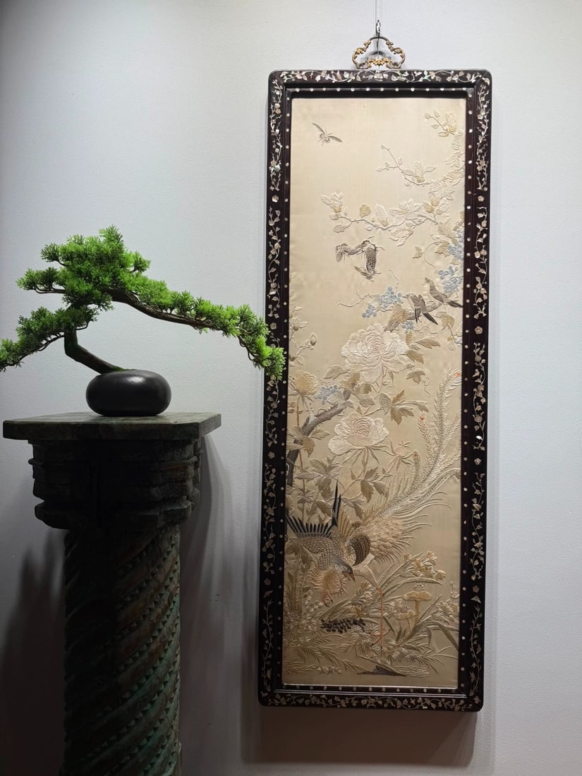 A late Qing Dynasty inlaid conch embroidery Cantonese embroidery "Chaofeng Tu" (1 of 8)