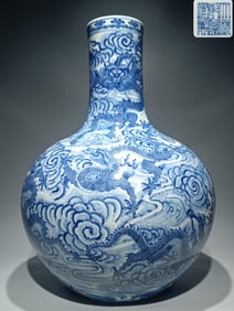 A blue and white Kowloon seawater cloud pattern celestial sphere made in the Qianlong period of the