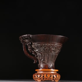 A small-leaved rosewood phoenix pattern cup