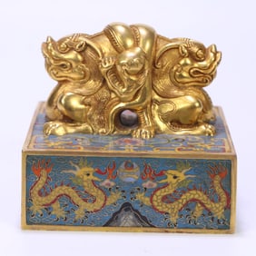 A beautiful cloisonné dragon button seal
