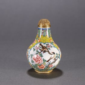 A piece of Qing Dynasty copper tire painting enamel window flower and bird pattern snuff bottle