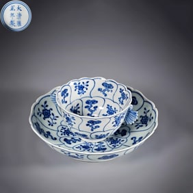 A blue and white porcelain tea cup from the official kiln of the Yongzheng era of the Qing Dynasty