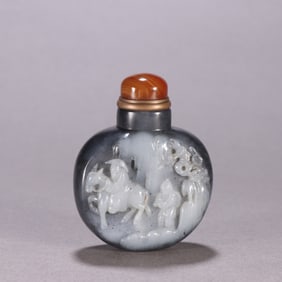 A Qing Dynasty blue and white seed material character story poetry snuff bottle
