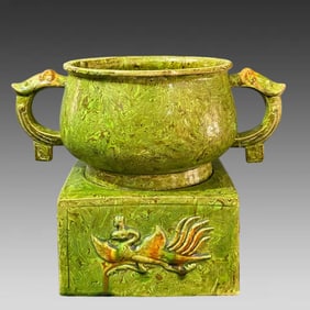 A twisted tire green glazed glass dragon amphora square sky round ground seat vessel of the Gongxian