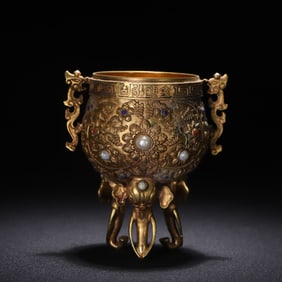 A beautiful copper-gilded gemstone "Jinou Yonggu" cup