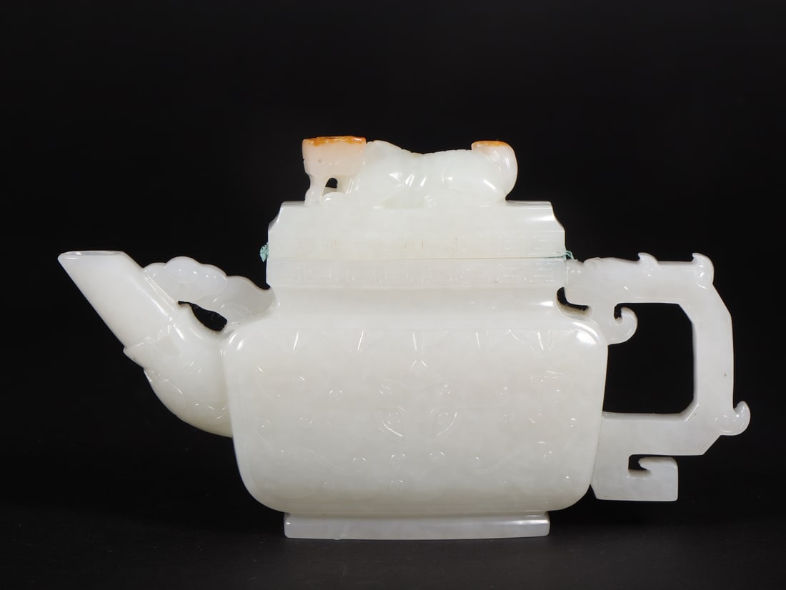 A Hetian jade pot from the Qing Dynasty