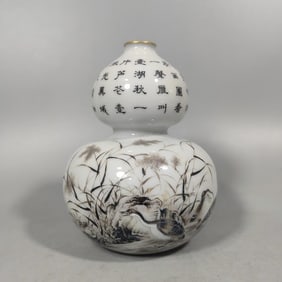 A Qing Dynasty ink color goose poetry gourd bottle