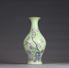 A Qing Qianlong apple green party flower color floral pattern olive bottle