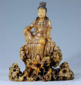 A Qing Dynasty Shoushan stone carving free Guanyin ornament