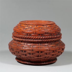 A bamboo carved banana leaf pattern lid box of the Qing Dynasty