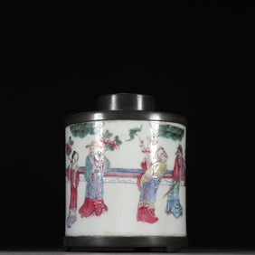 A tin pastel character story tea jar made of Ganmao