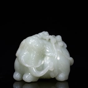 A Hetian jade boy elephant ornament