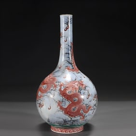 A pastel alum red dragon pattern gall bottle made in the Qing Yongzheng era