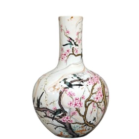 A Qing Dynasty Yongzheng ink color cloud pattern is happy to be on the frieze of the sky ball bottle