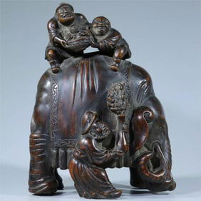 A piece of agarwood carving from the Qing Dynasty Lake people offered treasures