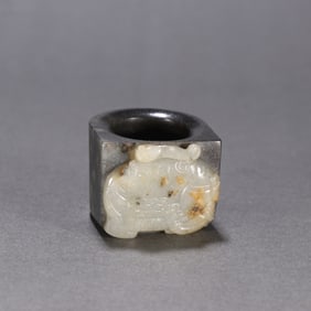 A piece of Qing Dynasty Dai Hetian blue and white seed material is peaceful like a finger