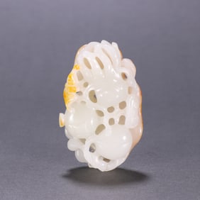 A Qing Dynasty Hetian jade seed material three more carvings