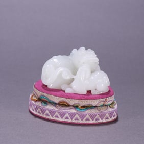 A Qing Dynasty Hetian jade mother beast carving