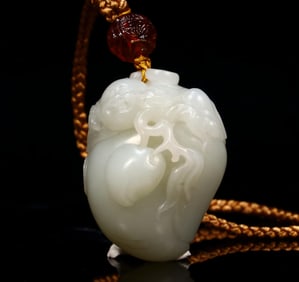 A Hetian jade longevity peach handle piece