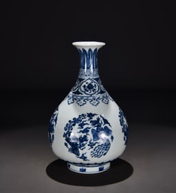 A Ming Xuande blue and white group phoenix pattern jade pot spring vase