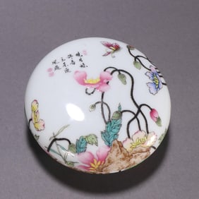 A Qing Dynasty pastel flower butterfly poetry cover box