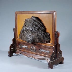 A natural Linzhi interpolation screen of Huanghuali in the Qing Dynasty