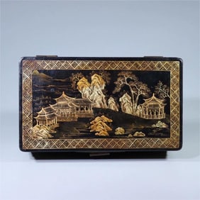 A wooden lacquer gold inscription box from the Qing Dynasty