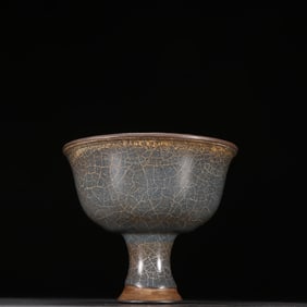 A piece of Jun kiln covered with gold