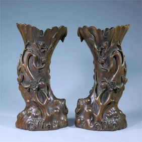 A pair of agarwood carved stumps and plum blossom cups from the Qing Dynasty