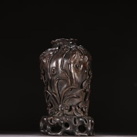 A Qing Dynasty small-leaved rosewood flower arrangement