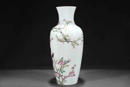 A pastel flower and bird poetry mallet bottle made in the Qianlong period of the Qing Dynasty