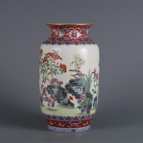 A pastel Zhilan pattern small cylinder bottle made in the Qianlong period of the Qing Dynasty