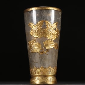 A Qing Dynasty crystal-clad gold-patterned cup