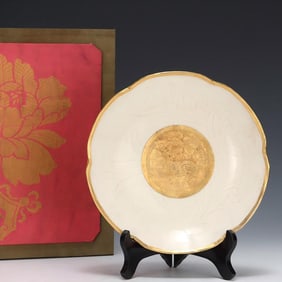 A Song Ding kiln engraved sunflower mouth plate