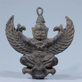 A roc bird amulet made of incense ash