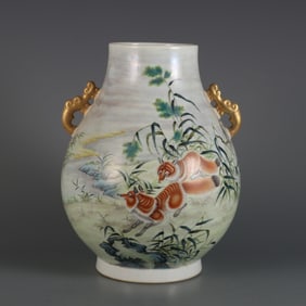 A piece of enamel fox pattern ruyi ear made in the Qianlong period of the Qing Dynasty