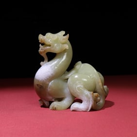 A beautiful Hetian jade carved beast ornament