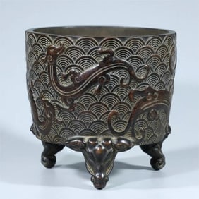 A carved dragon pattern cylinder furnace of the Qing Dynasty