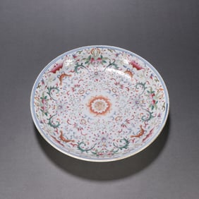 A Qing Dynasty pastel floral pattern plate