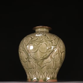 A Song Yaozhou kiln-wrapped gold carved plum vase
