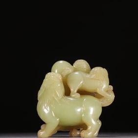A Qing Dynasty Hetian topaz auspicious beast ornament