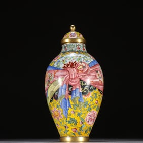A Qing Dynasty copper tire painting enamel baggage jar