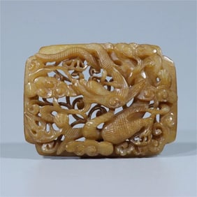 A beautiful jade jade Hetian jade carved auspicious cloud dragon pattern jade buckle