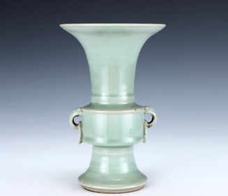 A piece of Song Longquan kiln flower solitary