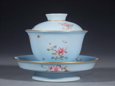 A piece of Qing Qianlong blue ground wearing miscellaneous flowers and three talents to cover the