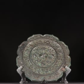 A large bronze mirror with a grape pattern of a Han sea beast